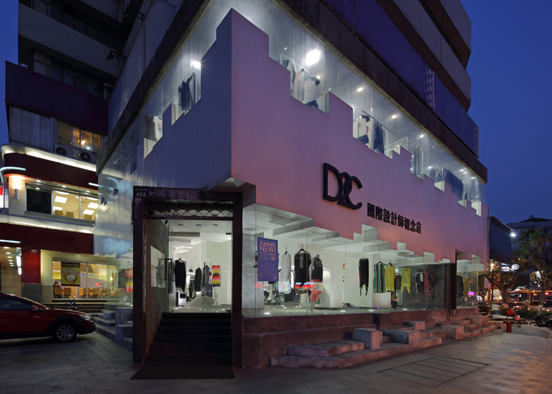 D2C-flagship-store-diseñada-por-3Gatti-Architecture-Studio_7