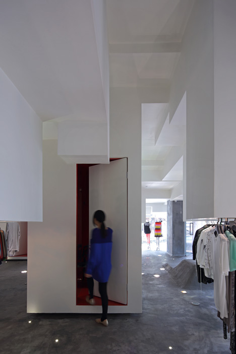 D2C-flagship-store-diseñada-por-3Gatti-Architecture-Studio_8