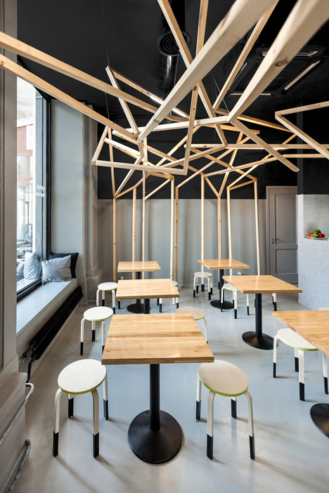 Tuk-Tuk-Bar-Noodles-Tailandés-Varsovia-diseñado-por-Moko-Architects-8