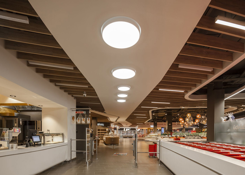 Spar-supermercado-en-Budapest-diseño-por-LAB5-architects_9