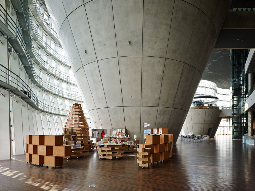 Souvenir_shop_by_Torafu_Architects_National_Art_Center_Tokyo_2
