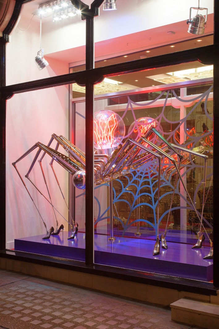 ESCAPARATISMO: The Louboutin Spider por Studio Xag