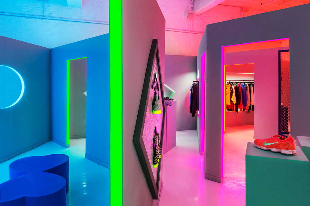 Nike_pop_up_store_neon_lit_women_fall_holiday_5
