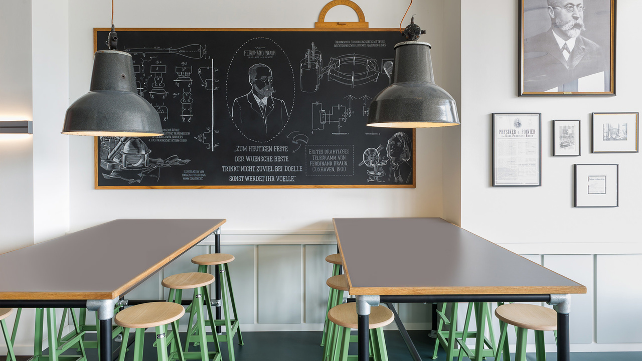 Café Ferdinand en Hamburgo, diseño de Aerogram Studio